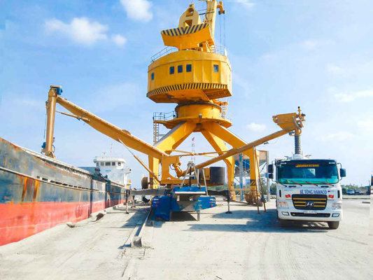 Τοποθετημένο φορτηγό Unloader σκαφών τύπων βιδών για την εκφόρτωση τσιμέντου